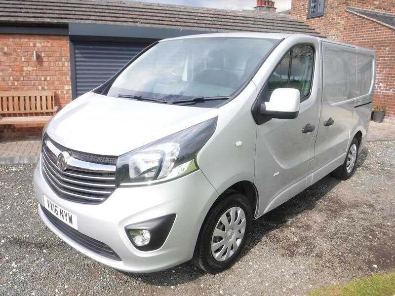 VAUXHALL VIVARO