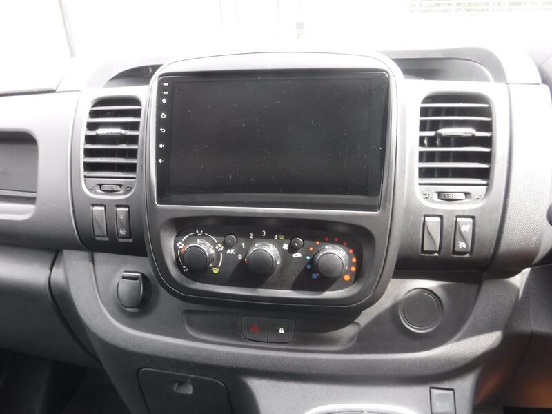 VAUXHALL VIVARO