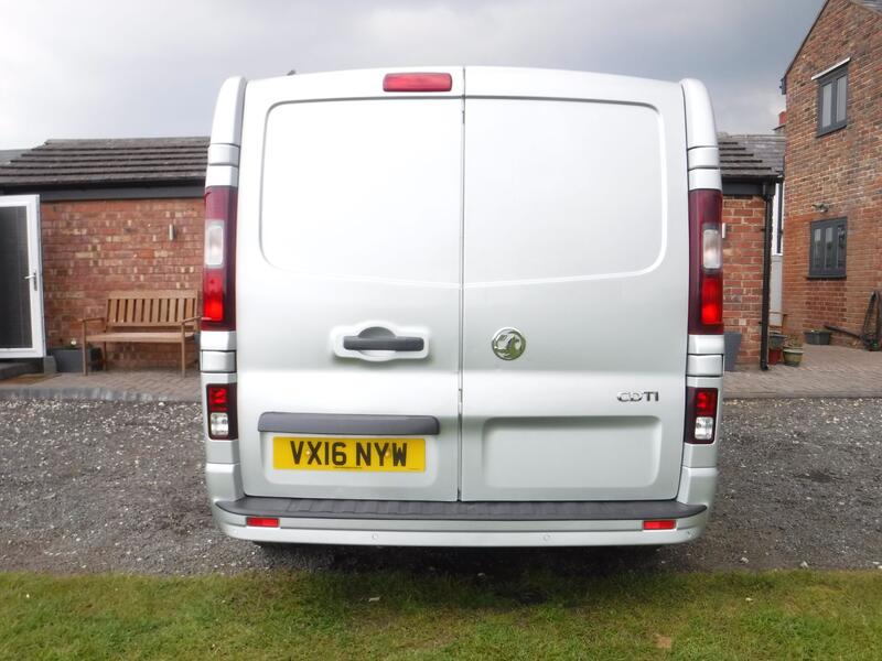 VAUXHALL VIVARO