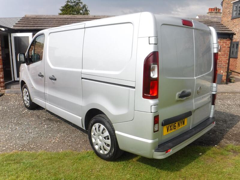 VAUXHALL VIVARO