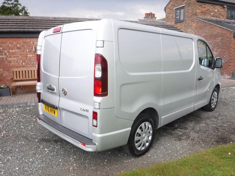 VAUXHALL VIVARO