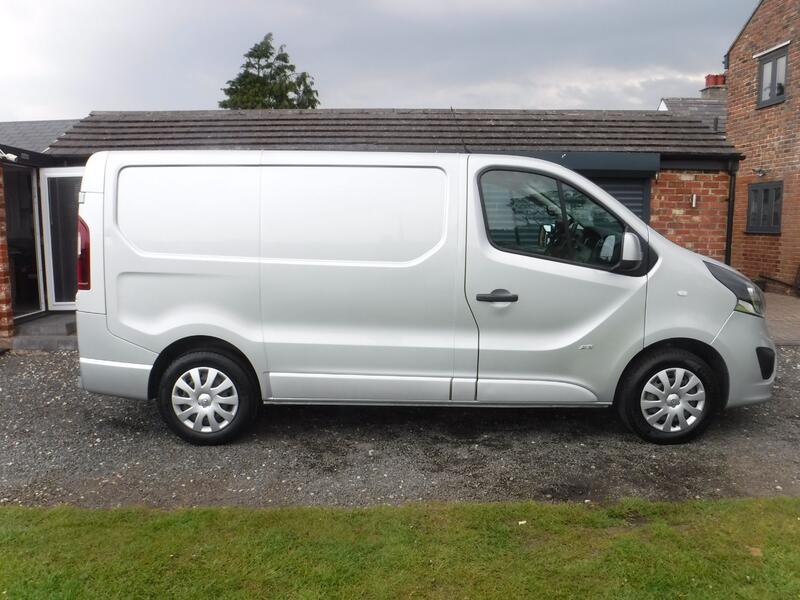 VAUXHALL VIVARO