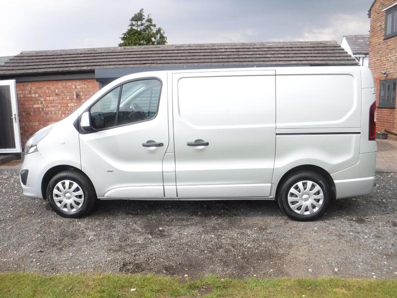 VAUXHALL VIVARO