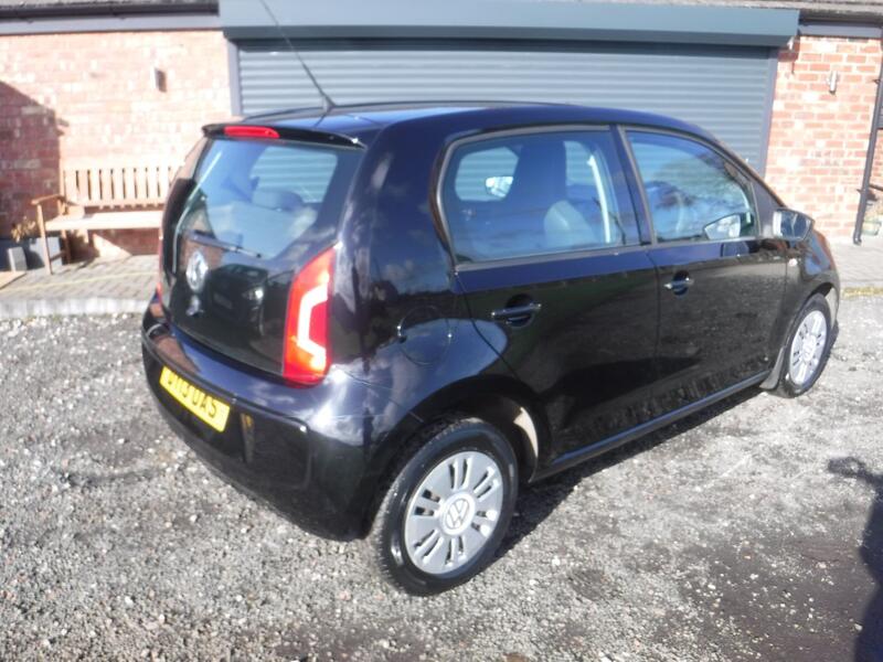 VOLKSWAGEN UP