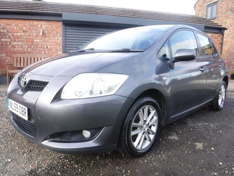 TOYOTA AURIS
