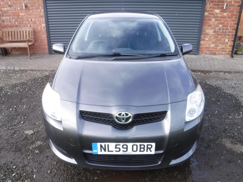 TOYOTA AURIS