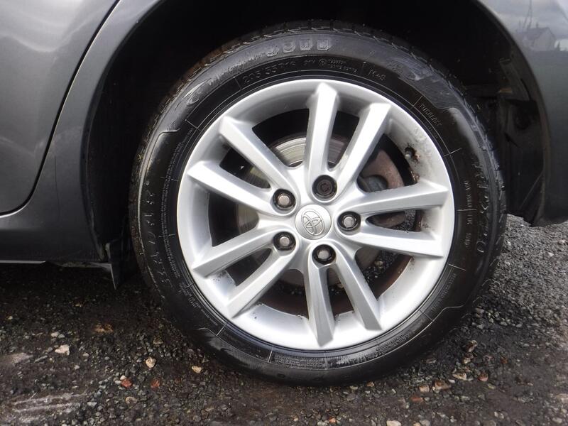 TOYOTA AURIS