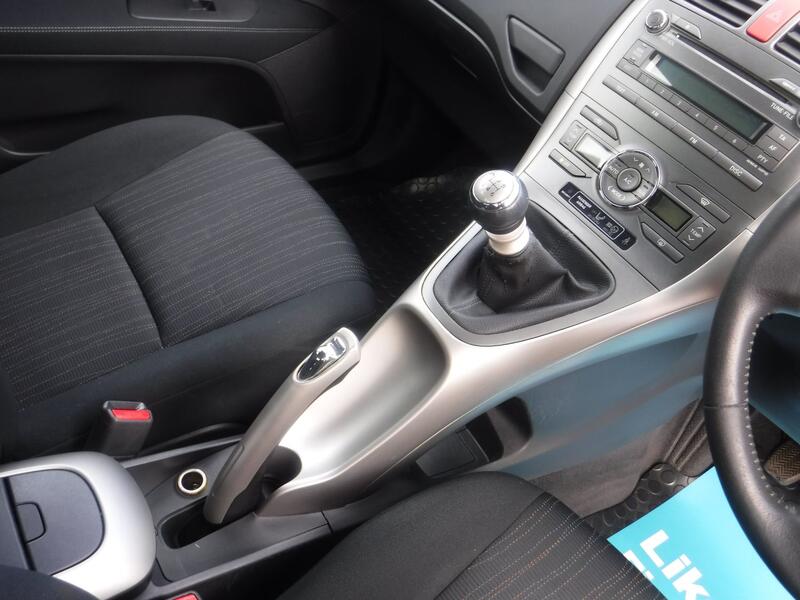 TOYOTA AURIS