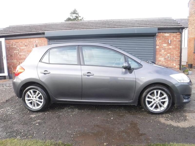 TOYOTA AURIS
