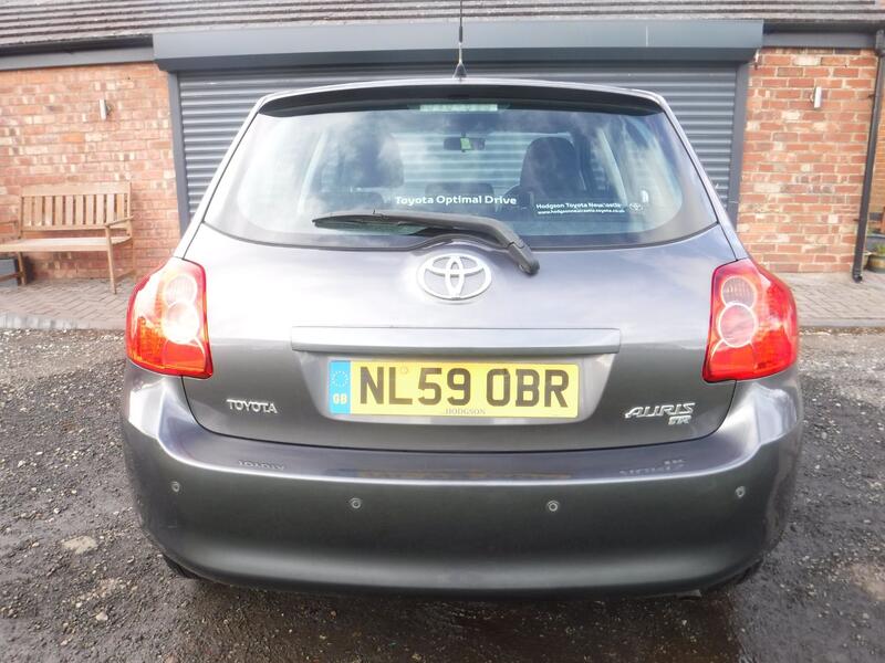 TOYOTA AURIS