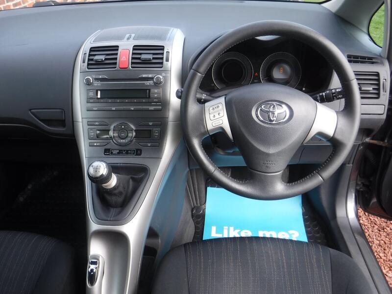 TOYOTA AURIS