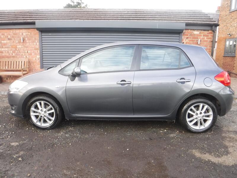 TOYOTA AURIS
