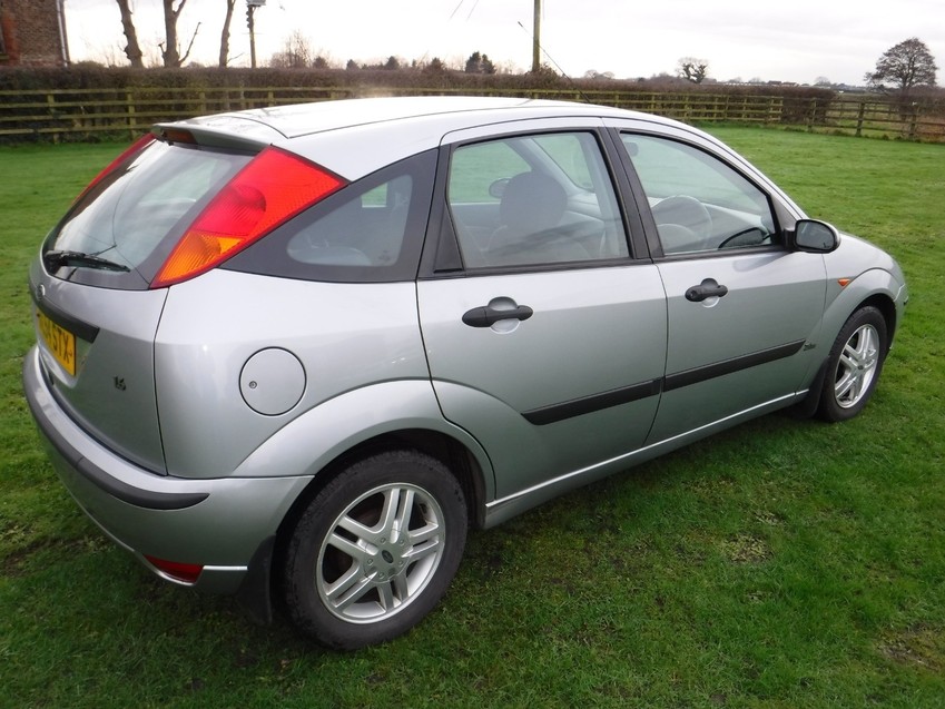 FORD FOCUS