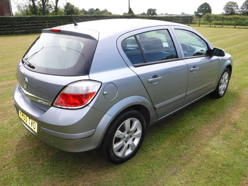 VAUXHALL ASTRA