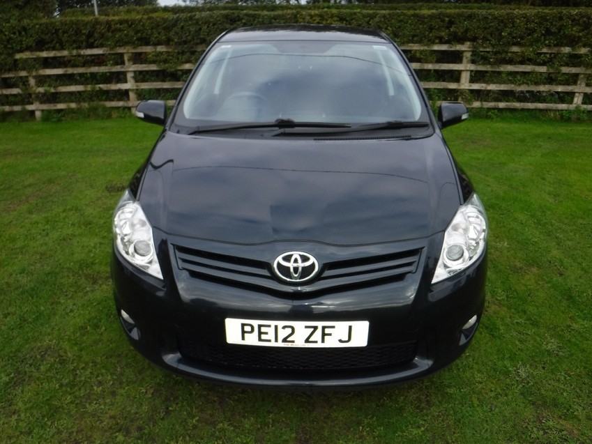 TOYOTA AURIS