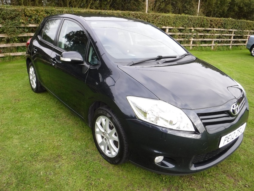 TOYOTA AURIS