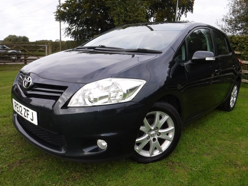 TOYOTA AURIS