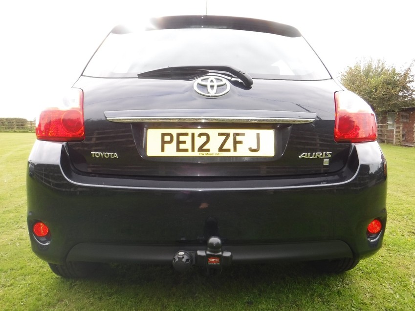 TOYOTA AURIS