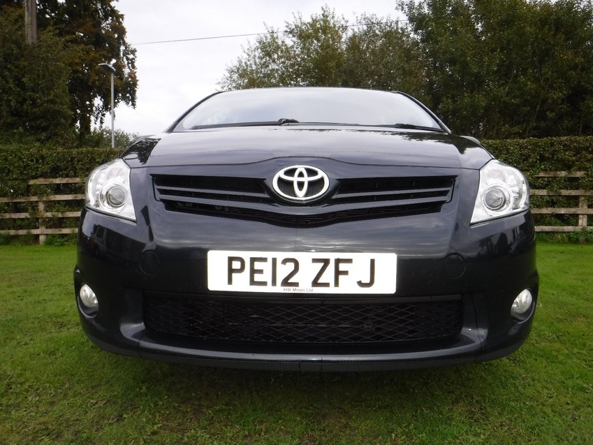 TOYOTA AURIS