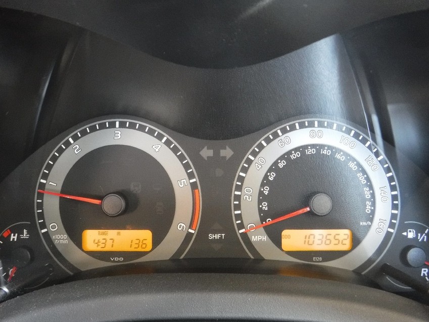 TOYOTA AURIS