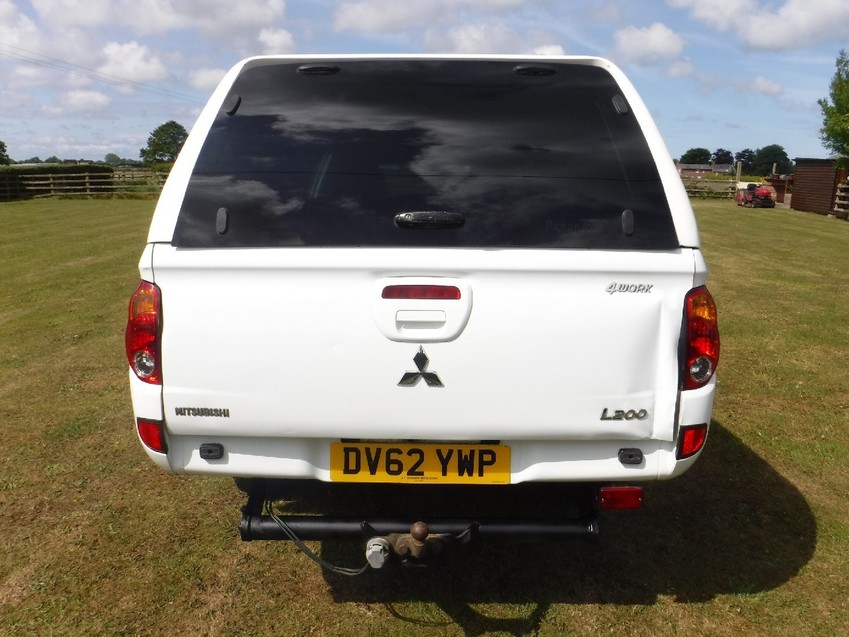 MITSUBISHI L200