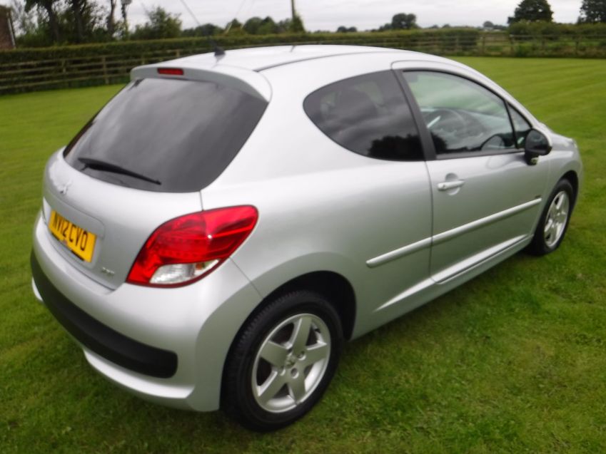 PEUGEOT 207