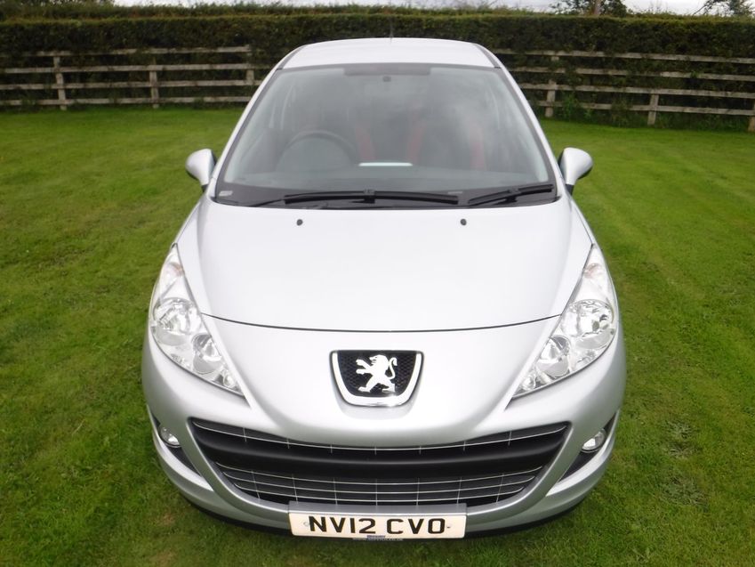 PEUGEOT 207