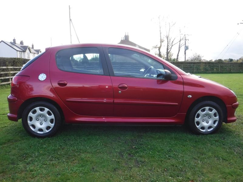 PEUGEOT 206